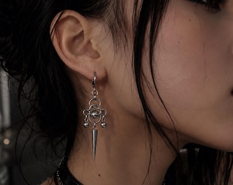 Pendientes góticos Y2K con pinchos, pendientes llamativos de resina, joyería cyber grunge, pendientes colgantes de moda alternativa, regalo para festivales punk.