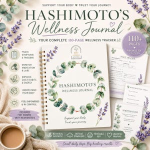 Könnte beinhalten: Ein spiralgebundenes Hashimoto's Wellness Journal mit weißem Einband, verziert mit einem Kranz aus grünen Eukalyptusblättern, Lavendelzweigen und dem Text Hashimoto's Wellness Journal. Enthält einen täglichen Tracker sowie Leitfäden.