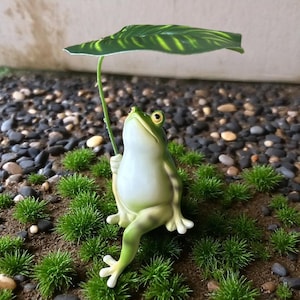 Handmade Frog Garden Statue Leaf