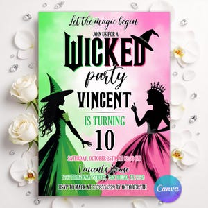 Op de afbeelding: Een rechthoekige uitnodiging met een groen en roze verloopachtergrond. De tekst luidt: Let the magic begin, JOIN US FOR A WICKED party VINCENT IS TURNING 10, SATURDAY, OCTOBER 25TH, AT 05:00 PM, Vincent's House, 1787 BROADWAY STREET, SAN DIEGO, TX 2738, RSVP TO MACK AT 2378534529 BY OCTOBER 5TH. Silhouetten van een heks en een prinses zijn afgebeeld.