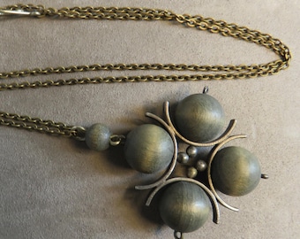 AARIKKA Finland Modernist Abstract Wood Dangling Ball Pendant Necklace    ZAK35