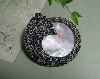 Sterling Silver Marcasite and Mother of Pearl Swirl Brooch Pin    UCB27