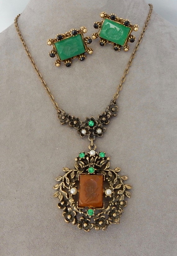 SELRO SELINI Carved Cameo Stone Pendant Necklace … - image 1