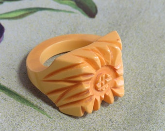 Vintage Carved Butterscotch Bakelite Ring Sz 6.   WV30