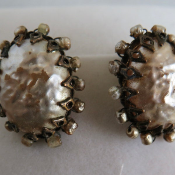 MIRIAM HASKELL Signed Baroque Pearl Oval Clip Earrings   UCW24