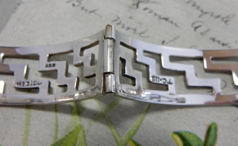 Artisan Crafted Sterling Silver Hinged Bracelet w Openwork Geometric Design PP5