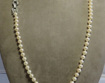 Vintage TRIFARI Knotted Pearl Necklace w/ Rhinestone Clasp.   ZA11