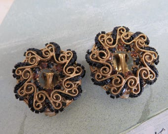 Signed ROBERT Miriam Haskell-Style Gold and Black Bead Clip On Earrings    ZAH20