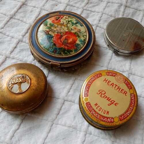 4 Vintage Miniature Compacts Rouge Pots Sample Tins    NAK26