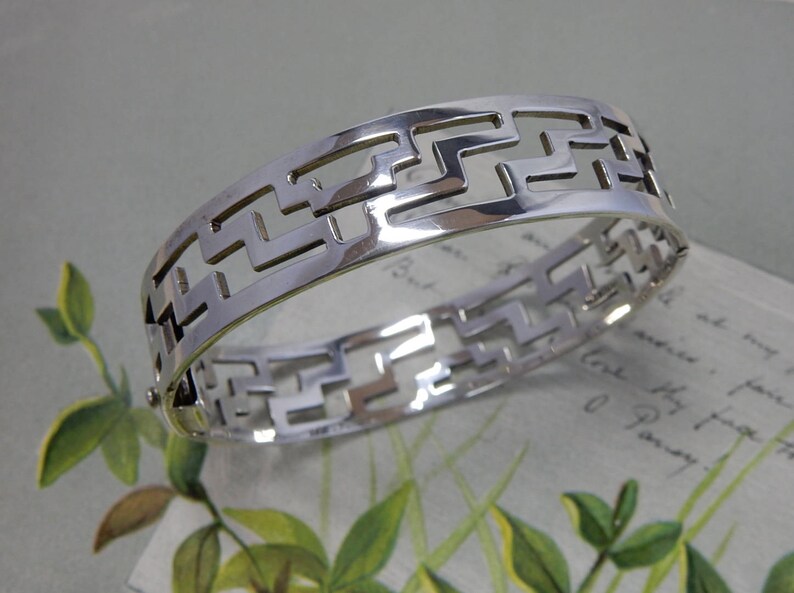 Artisan Crafted Sterling Silver Hinged Bracelet w Openwork Geometric Design PP5
