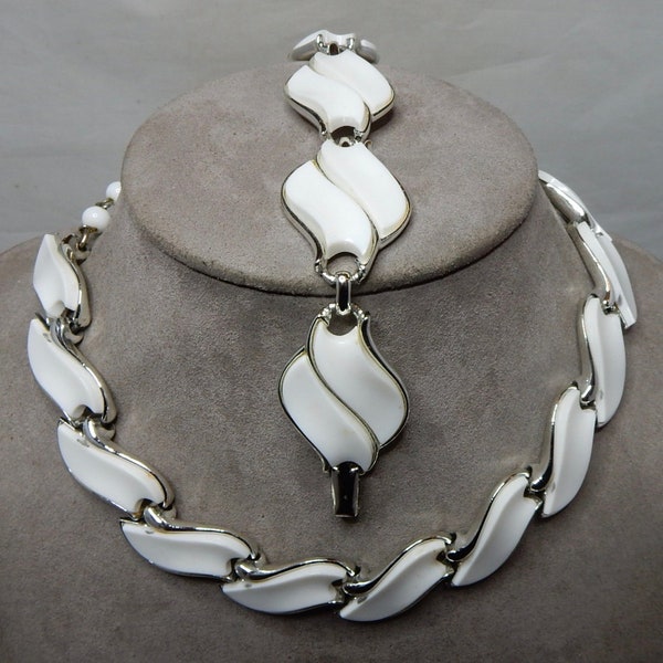 CORO Signed WHITE Thermoset Plastic Bracelet & Choker Necklace Set   SCV47