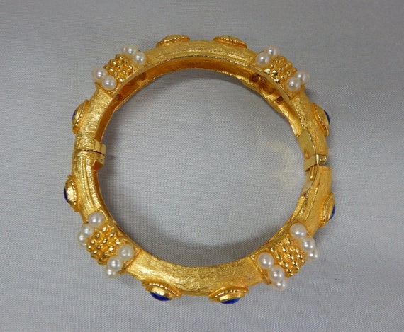 KJL Kenneth Jay Lane LAGUNA Gold Hinged Bangle w/… - image 4