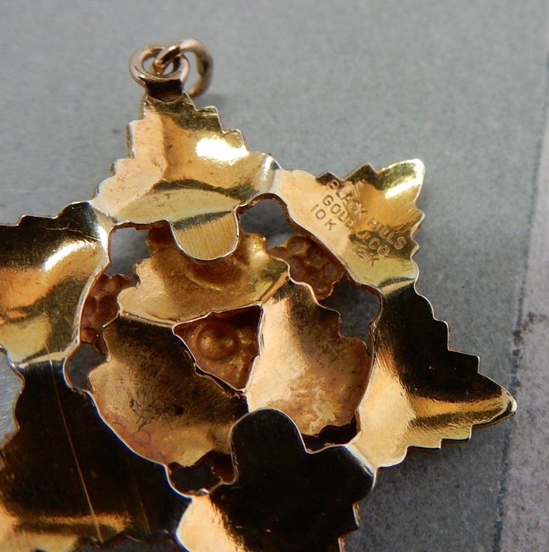 12k /& 10k Black Hills Gold Star Shaped Leaf Pendant Necklace PAB11