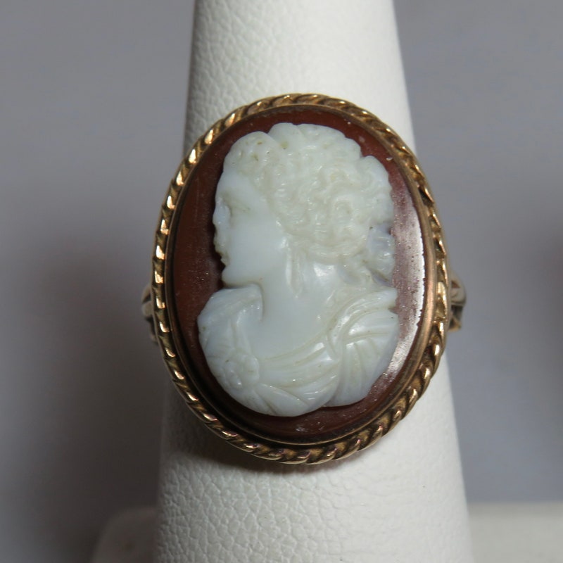 365 Gold Cameo Ring