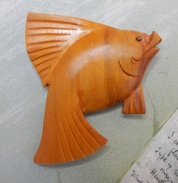 Vintage Carved Wood FISH Brooch or Pins 1940    R… - image 2