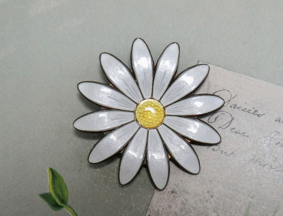 Aksel Holmsen Signed NORWAY Sterling Silver & White Enamel Daisy