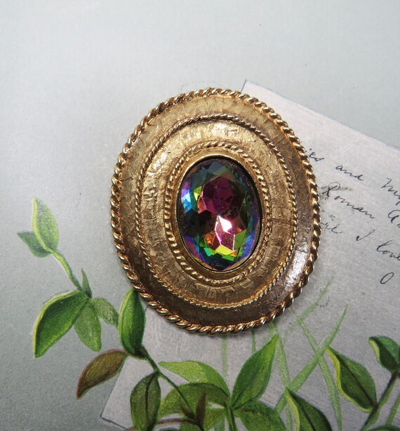 Vintage Colorful Oval HELIOTROPE Stone Brooch in Gold Frame     TAZ42