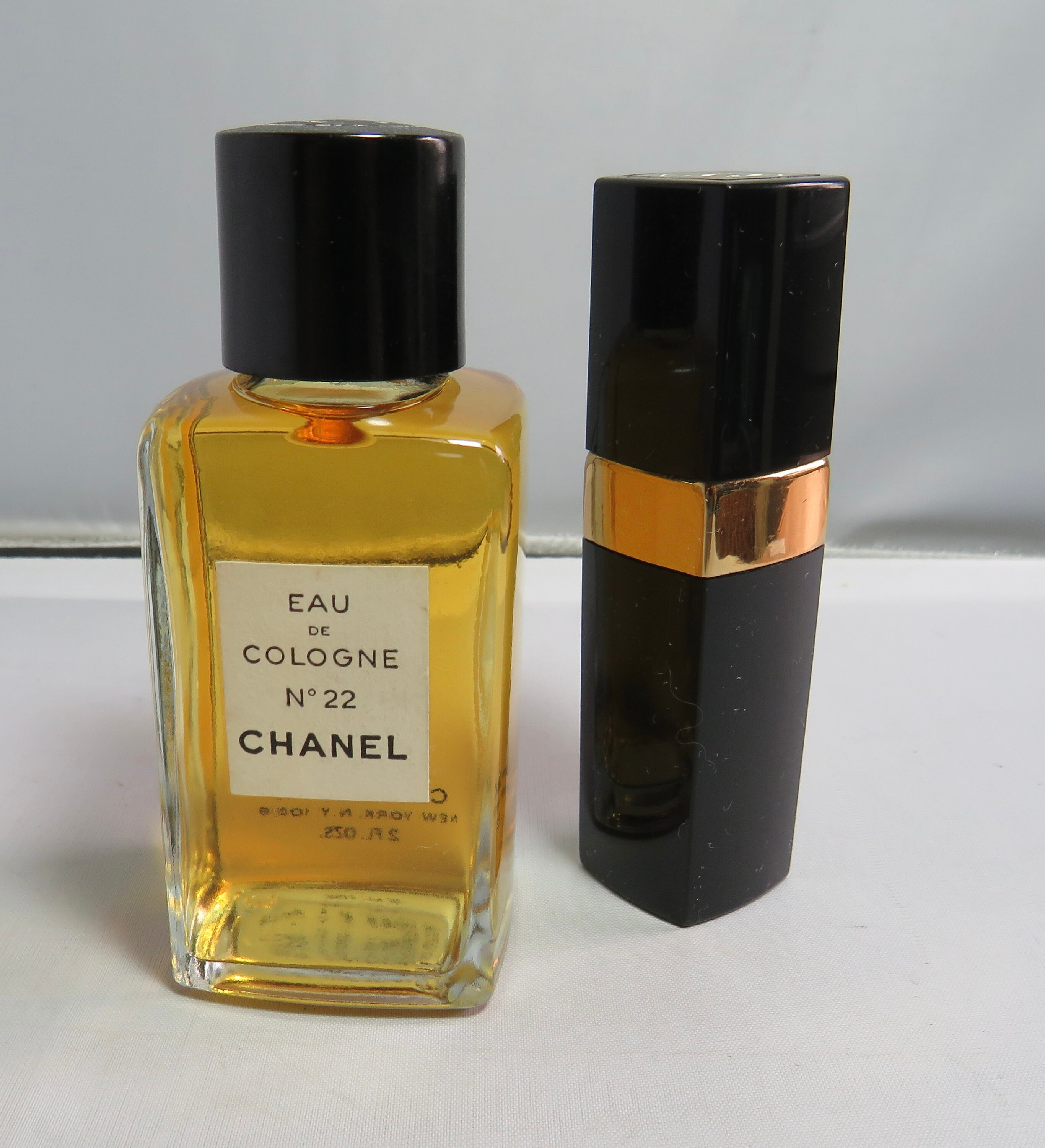 CHANEL No 22 Eau De Cologne 2 Oz. Bottle Purse Perfume. 