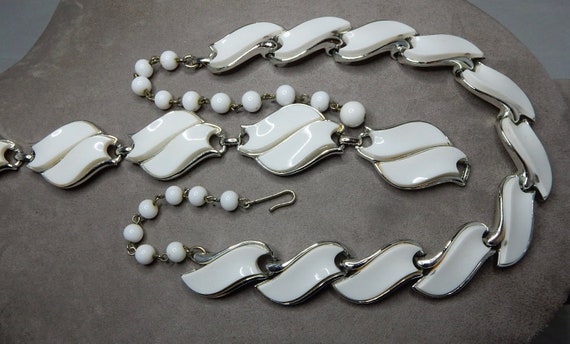 CORO Signed WHITE Thermoset Plastic Bracelet & Ch… - image 3