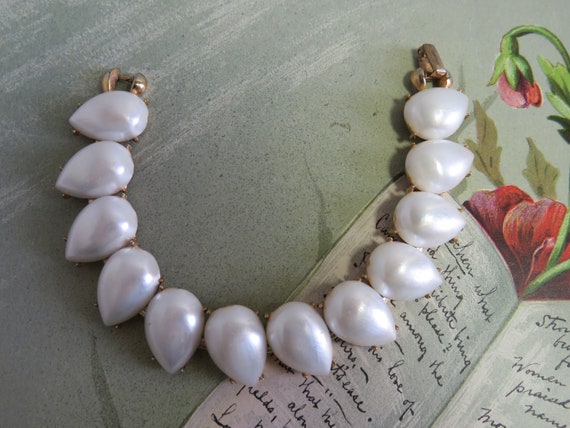 Vintage CROWN TRIFARI Signed Pearl Thermoset Cabo… - image 1