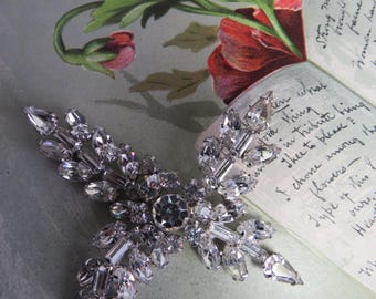 KRAMER of New York Signed Clear Rhinestone Leaf or Fern Frond Brooch    ZG41