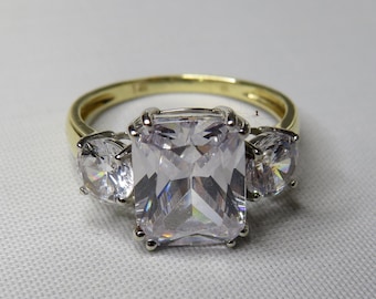 14K Gold & Large Emerald Cut CZ  'Princess Ring' Size 6     SCS47