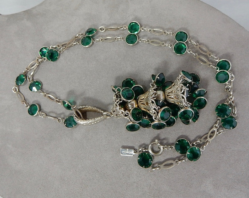 SCHIAIPARELLI Signed Green Crystal /& Silver Tassel Dangle Pendant Necklace PDN26