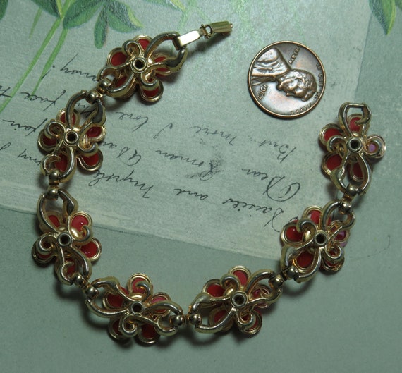 Vintage RED Plastic Dime Store Flower Bracelet.  … - image 3