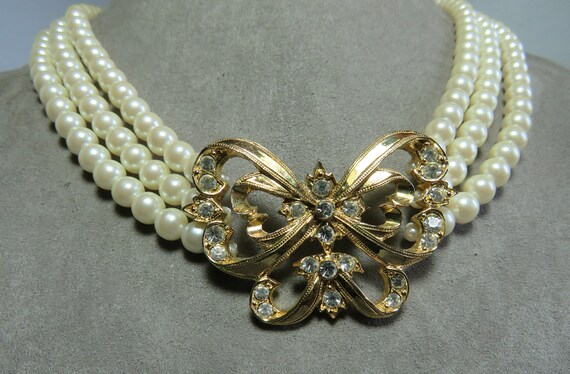 Avon sale butterfly necklace