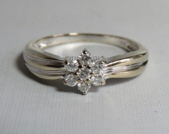14k White Gold and Diamond Ring Size 9     UBM11