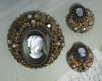 West Germany Gold Filigree and Glass Cameo Brooch & Clip Earrings Set    ZD45