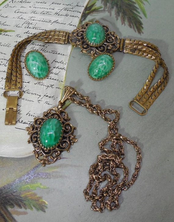Vintage Green Cabochon Bracelet Pendant & Earring… - image 1