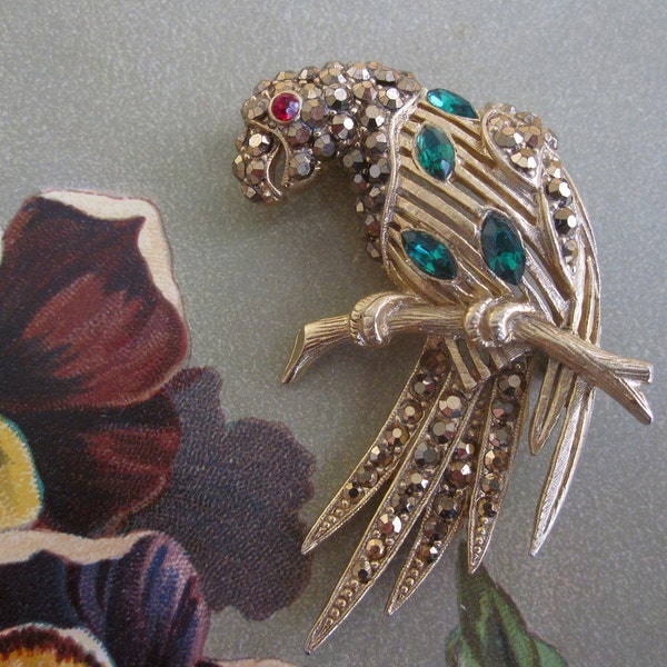 THELMA DEUTSCH Gold & Green Rhinestone Parrot Brooch    HAE36