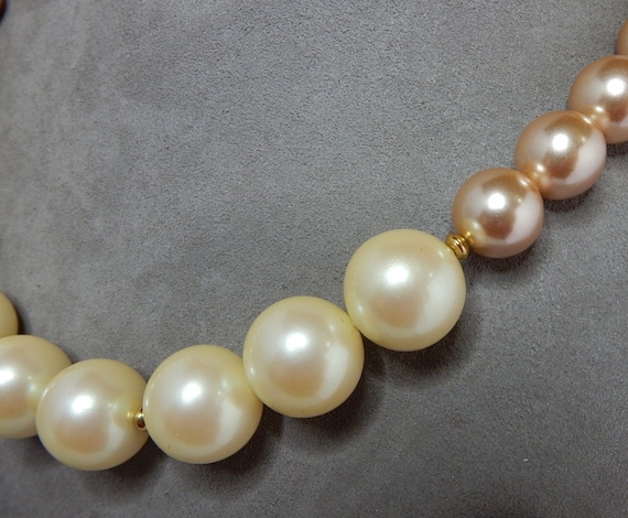 MONET Signed 2-Tone Pearl Necklace    QCG49 - image 3