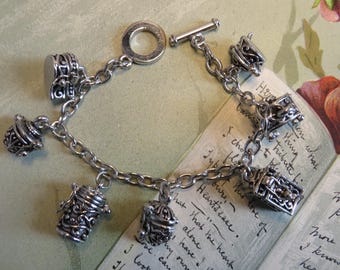 Vintage Silver 7 Pray Box Charm Bracelet w/Toggle Bar    ZAH21