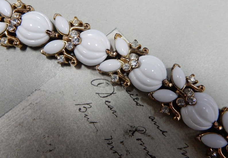Crown TRIFARI Signed Gold /& White Melon Fruit Link Bracelet QD7
