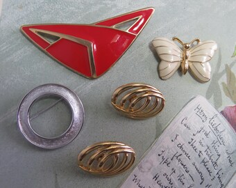 CROWN TRIFARI Mixed Lot Brooch & Clip Earrings     ZD47