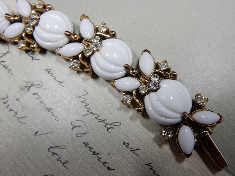 Crown TRIFARI Signed Gold /& White Melon Fruit Link Bracelet QD7