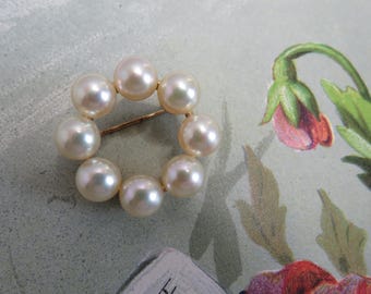MAJORICA Signed Faux Pearl Small Circle Pin / Brooch.    ZAH7