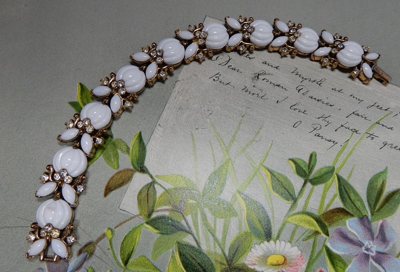 Crown TRIFARI Signed Gold /& White Melon Fruit Link Bracelet QD7