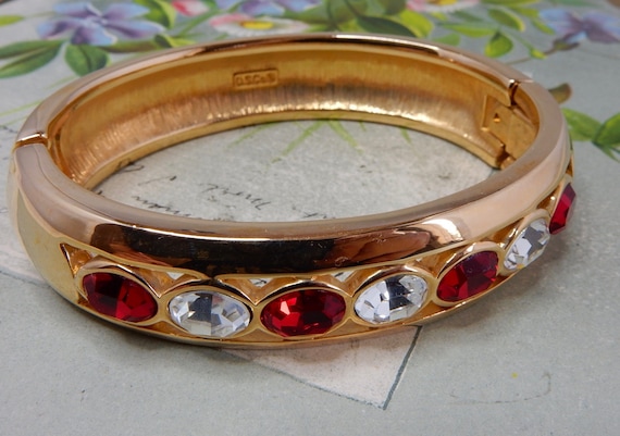 DANIEL SWAROVSKI D.S. Co. Signed Red Rhinestone Hinged Bangle