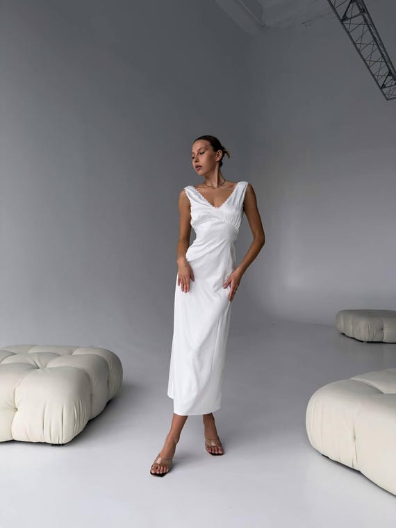 Lace Elegant Women's Sleepwear Elegant Lace Nightgown Long Sheer Sleepwear Dress For Women Delicate Mesh Nightdress Feminine Loungewear With Lace Details Lace Elegant Women's Sleepwear Elegant Lace Nightgown Long Sheer Sleepwear Dress For Women Delicate Mesh Nightdress Feminine Loungewear With Lace Details