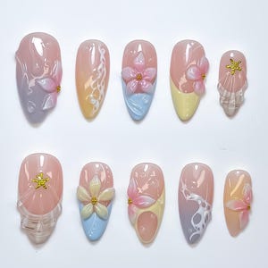 Strand Drücken Sie auf die Nägel | 3D Muschelnägel | Handgemachte Sommer Ocean Nagel Kunst | Pastell Gelb Baby Blau Nägel | Urlaubs Nagel Set