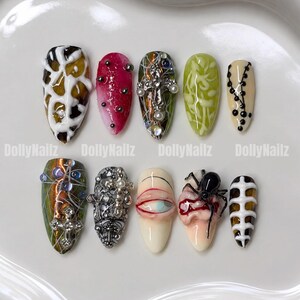 Alien Bug Press On Nails, Green Pink Creature Nail Art, Metallic Insect 3D Almond Fake Nails