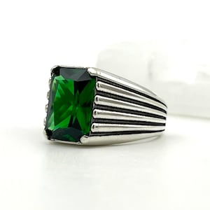 Emerald Silver Ring for Him - Handcrafted 925 Sterling Silver Ring - Men’s Ring with Green Stone - Vintage Style Elegant Jewelry