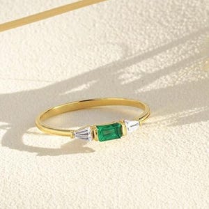 Minimalist Emerald Baguette Ring in Gold with Tapered Baguette Accents, Dainty Green Stone Promise Ring for Women, Elegant Stacking Jewelry