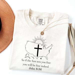 Chemise John 8:36 Comfort Colors®,T-shirt Christian Freedom,T-shirt Donc, si le fils vous offre un cadeau,T-shirt Bible Verse USA,T-shirt minimaliste 4 juillet