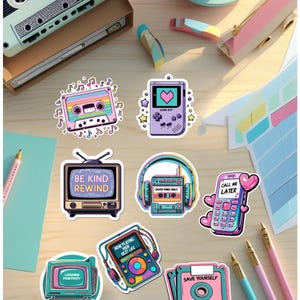 Pacchetto di adesivi in vinile Retro Tech (10 pezzi) - Nostalgia anni '80 e '90, simpatici adesivi tecnologici kawaii, estetica pastello da gamer, Tamagotchi, musicassetta