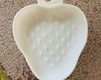 milk glass strawberry . vintage milk glass . strawberry dish . chinoiserie chic . Grandmillenial style . vintage farmhouse . gift for her .