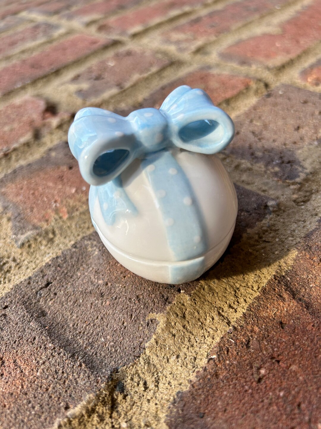 Easter Egg . Easter Egg With Bow . Vintage Egg . Vintage Easter . Gift